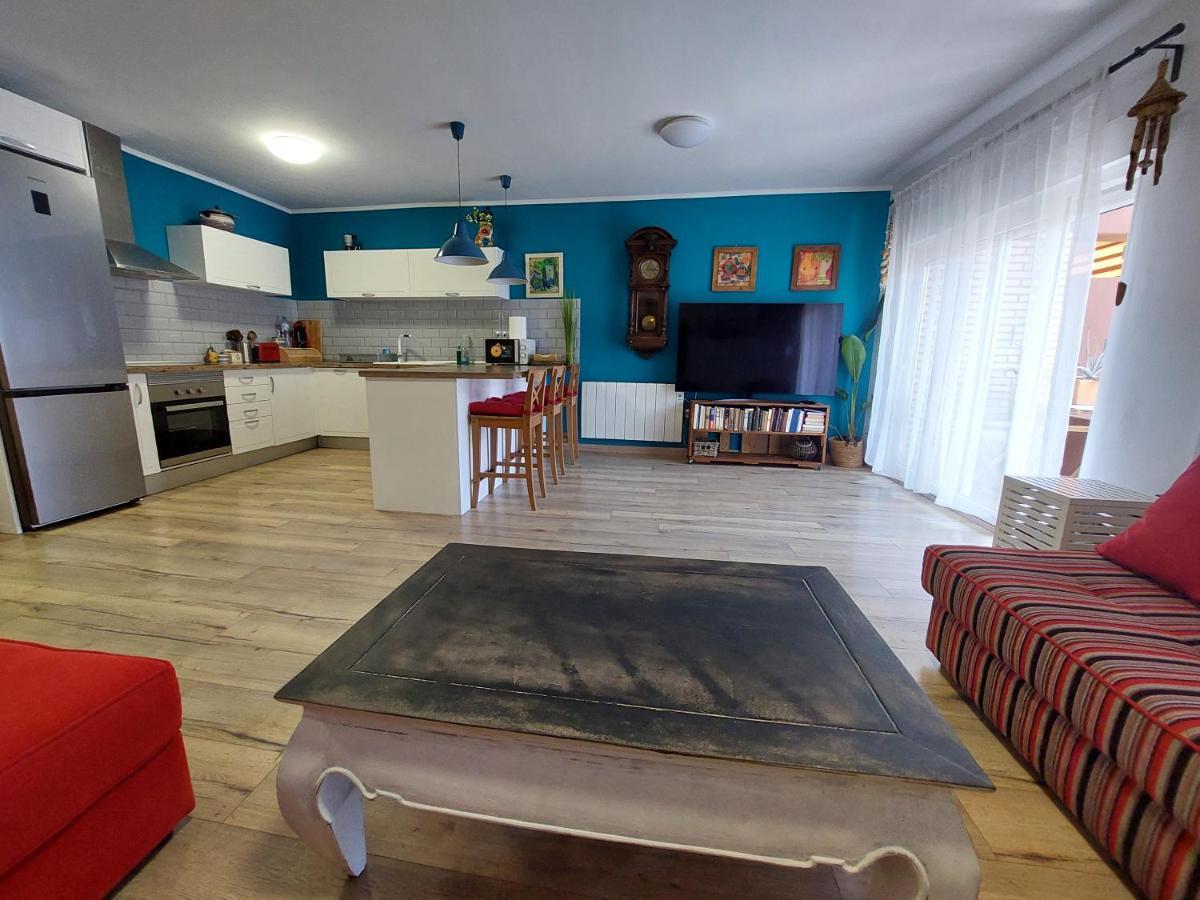Family Apartment Andrea Alaquas Zewnętrze zdjęcie